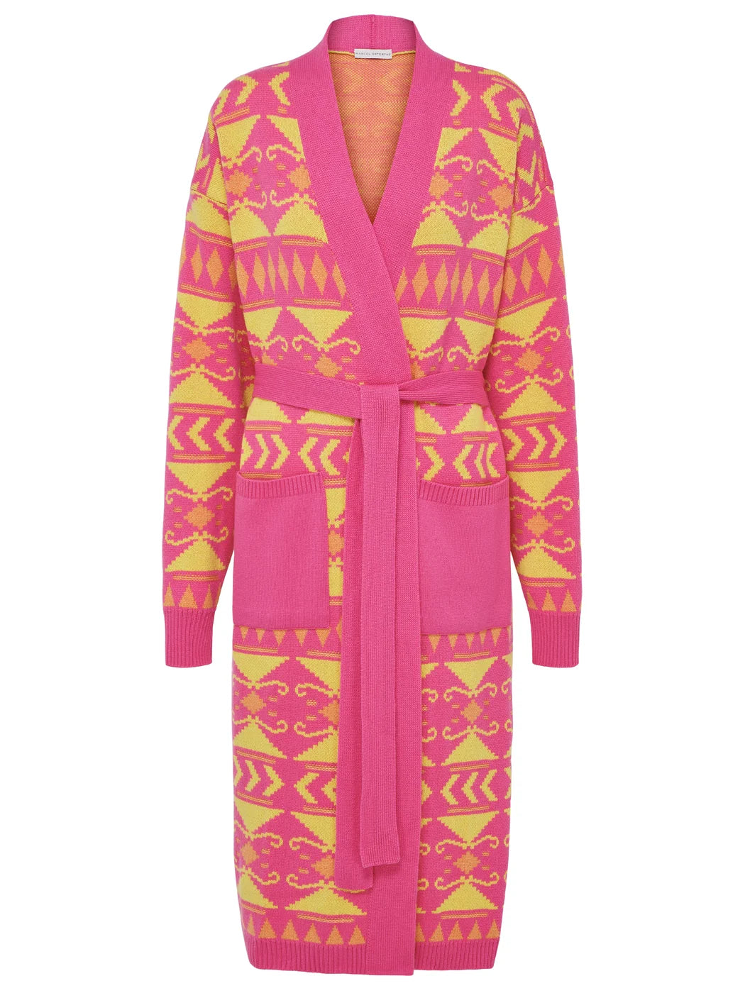 Marcel Ostertag Damen Strickmantel mit Bindegürtel aufgesetzten Taschen, Ethno-Muster in Pink und Gelb, Vorderansicht.