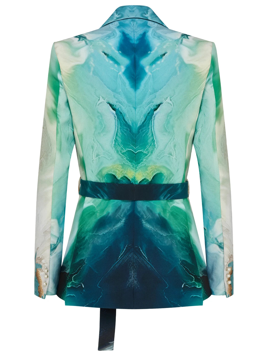Marcel Ostertag Damen-Blazer mit abstrakten Print in Blau, Weiss und Türkis, mit Perlenköpfen an Manschetten und Bindegürtel, Vorderansicht.