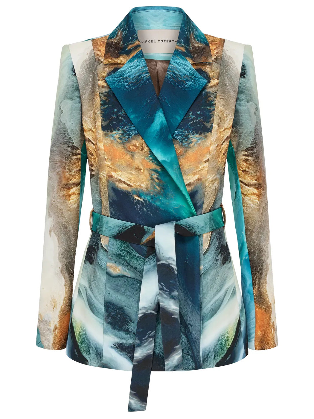 Marcel Ostertag Damen-Blazer mit abstrakten Print in Blau, Orange, Weiss und Türkis, mit Reverskragen und Bindegürtel, Vorderansicht.