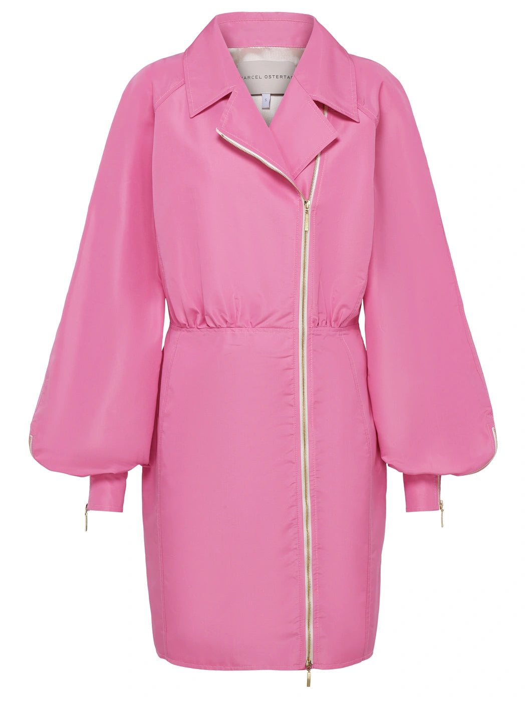 Marcel Ostertag Damen Zipper-Kleid in Pink, Hemdkragen, 2-Wege-Reissverschluss auf rechter Seite in Silber und leicht geöffnet , Ballonärmel und figurbetonter Schnitt, knielang, Vorderansicht.