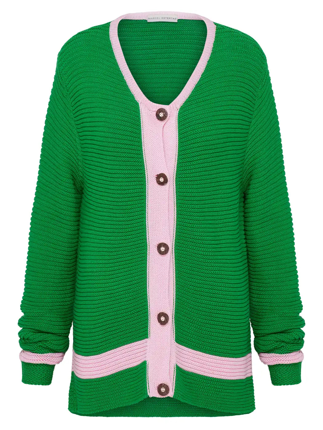 Marcel Ostertag Damen-Strickjacke in Grün mit Kontrastblende und Streifen in Rosa und Knöpfen in Horn-Optik, Vorderansicht.