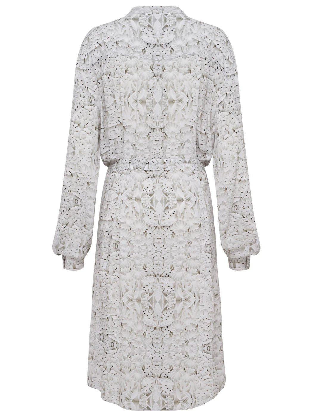 Marcel Ostertag Unisex-Mantel mit floralem Print in Weiss, Grau und Schwarz, kleiner Stehkragen, Quetschfalte an Rücken, Rückansicht.