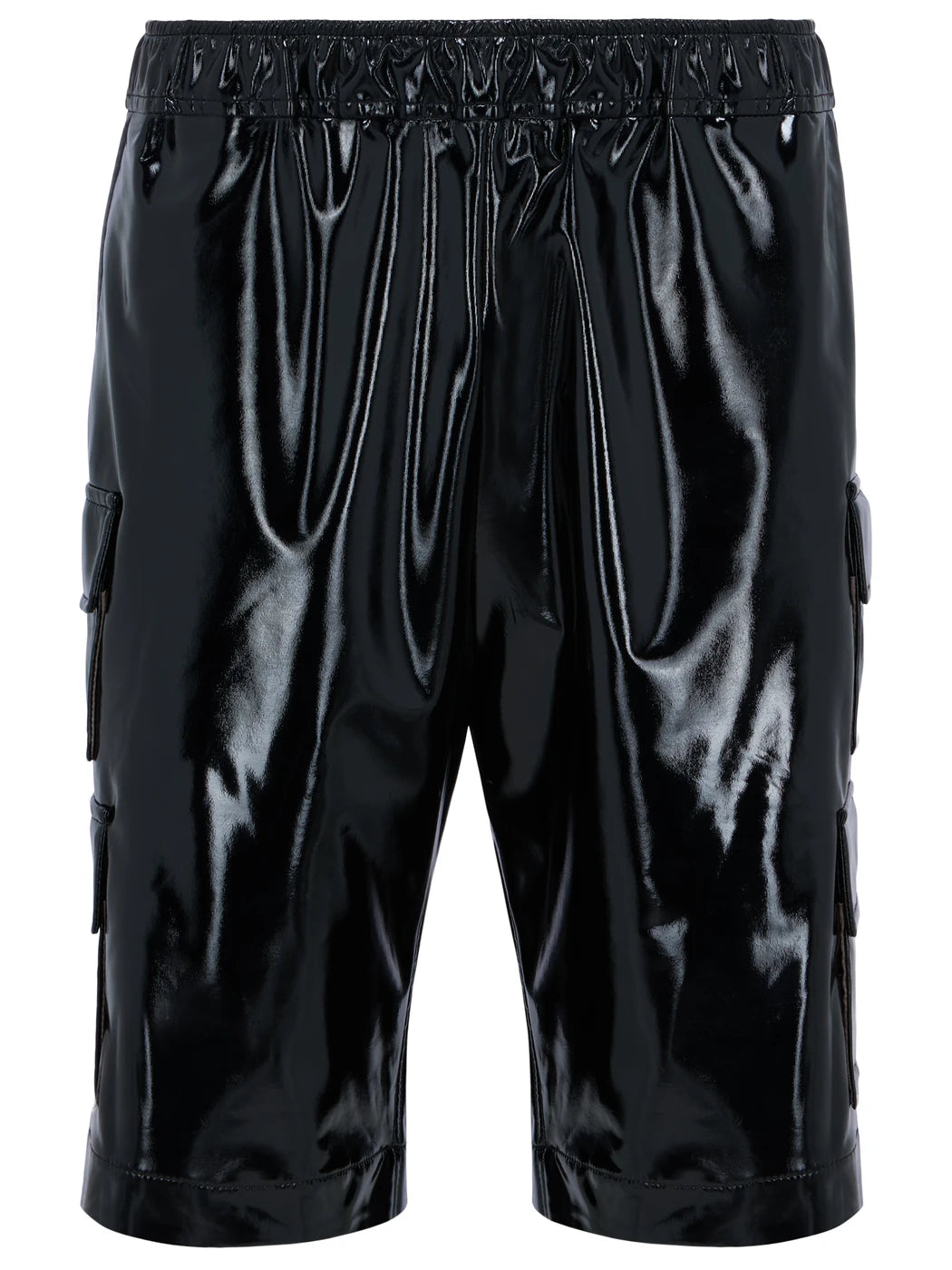 Marcel Ostertag Unisex-Cargo-Shorts in Schwarz aus Lack-Material mit elastischem Bund, Vorderansicht.
