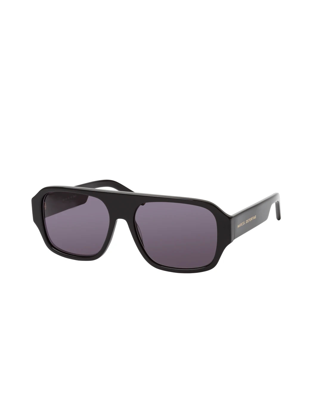 Marcel Ostertag Unisex-Sonnenbrille Ghaala in Schwarz, quadratische Acetat-Vollrandfassung mit grauen Gläsern, Dreiviertelansicht