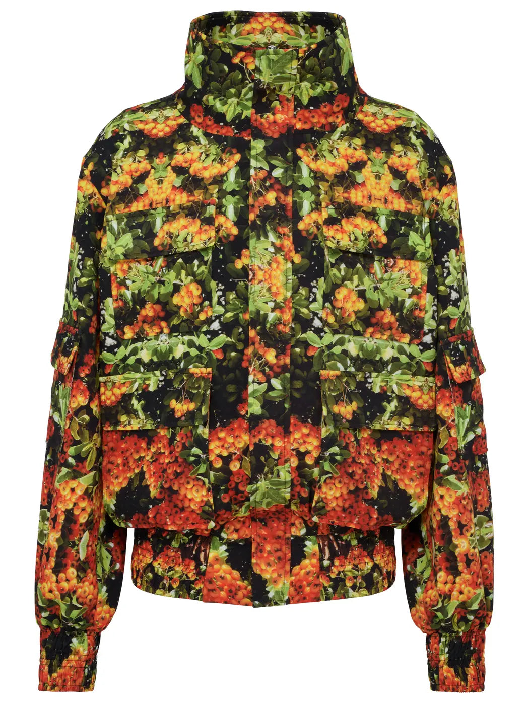 Marcel Ostertag Unisex-Bomberjacke mit hohem Stehkragen und Beeren-Print in Orange, Grün Schwarz und Cargotaschen, Vorderansicht.