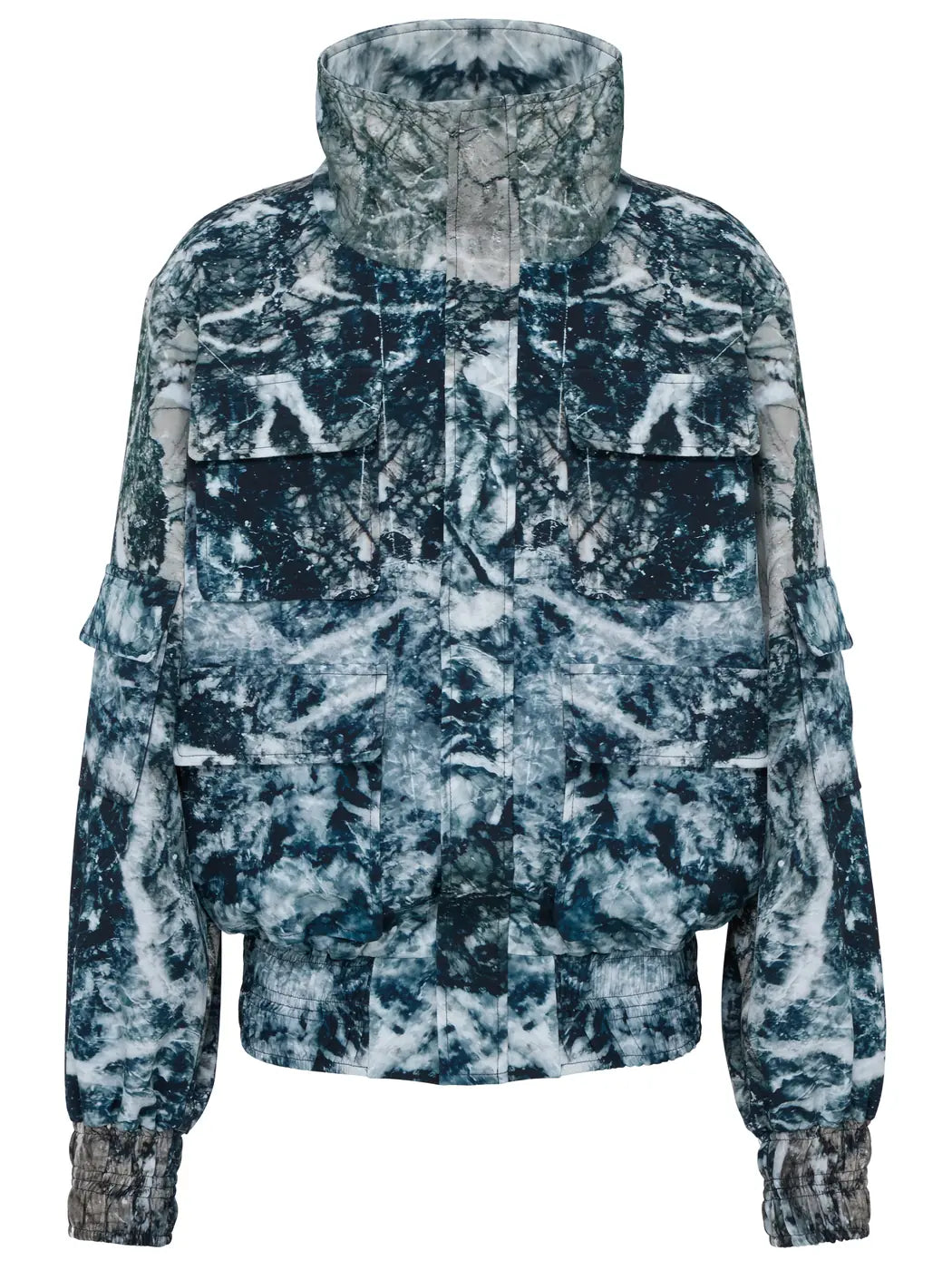 Marcel Ostertag Unisex-Bomberjacke mit hohem Stehkragen und Marmor-Print in Schwarz, Weiss, Grau und Petrol, große aufgesetzte Taschen, Vorderansicht.