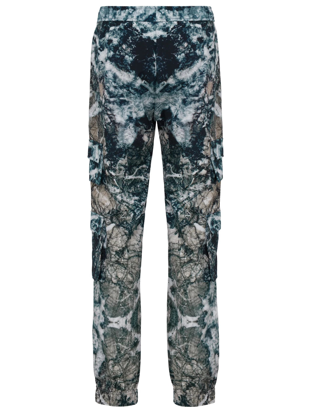 Marcel Ostertag Unisex-Cargohose mit Marmor-Print in Schwarz, Weiss, Grau und  Petrol, seitliche Cargotaschen, Rückansicht.