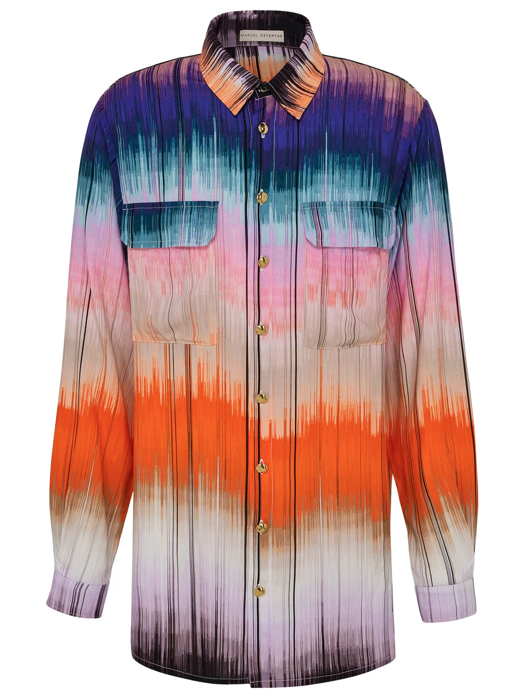 Marcel Ostertag Unisex Hemd und Hemdkleid, kann als beides getragen werden, abstrakter, quer verlaufender Streifenprint in Orange, Rosa, Türkis, Lila und Weiss, aufgesetzte Brusttaschen und Knopfleiste mit Knöpfen in Gold, Vorderansicht.