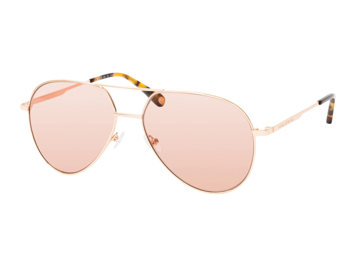 Marcel Ostertag Pilotensonnenbrille Cheonguk H21, goldener Metallrahmen, Bügelende in Dark Havanna Optik, rosa getönte Gläser, Dreiviertelansicht.